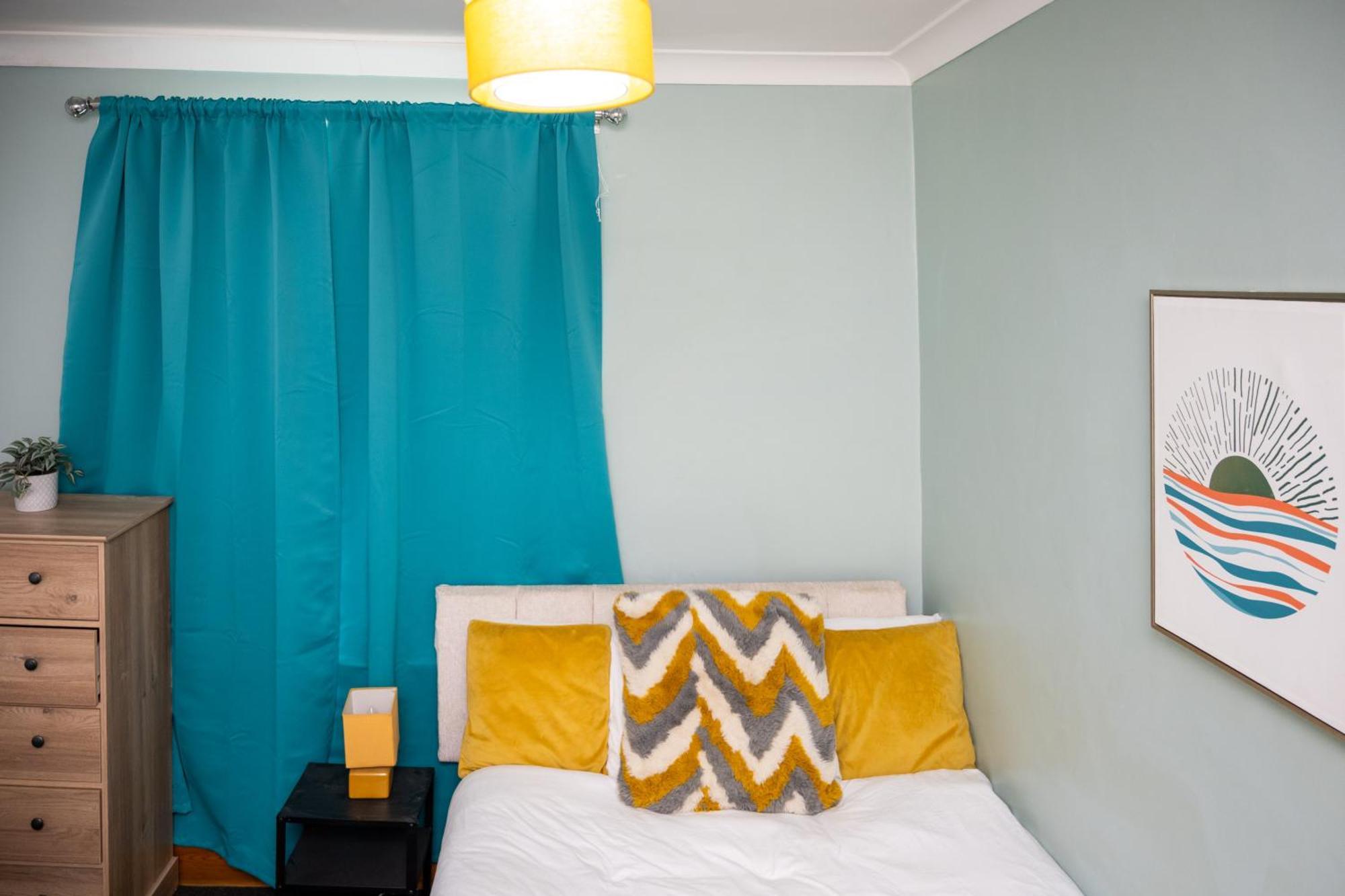The Private Villa, Centre, 4 Bedrooms, Sleeps 9 Ferienhaus Northampton