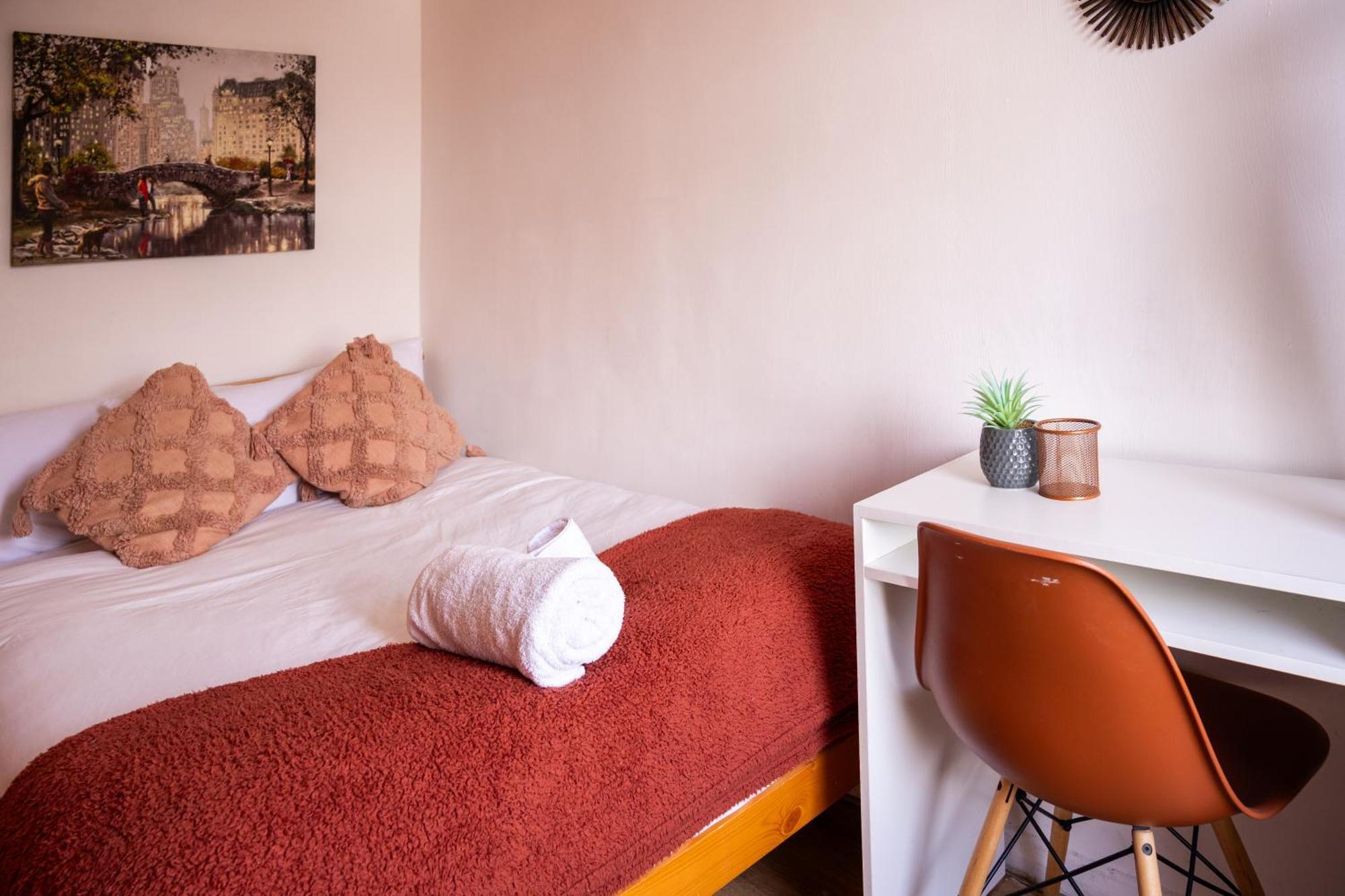 Ferienhaus The Private Villa, Centre, 4 Bedrooms, Sleeps 9 Northampton