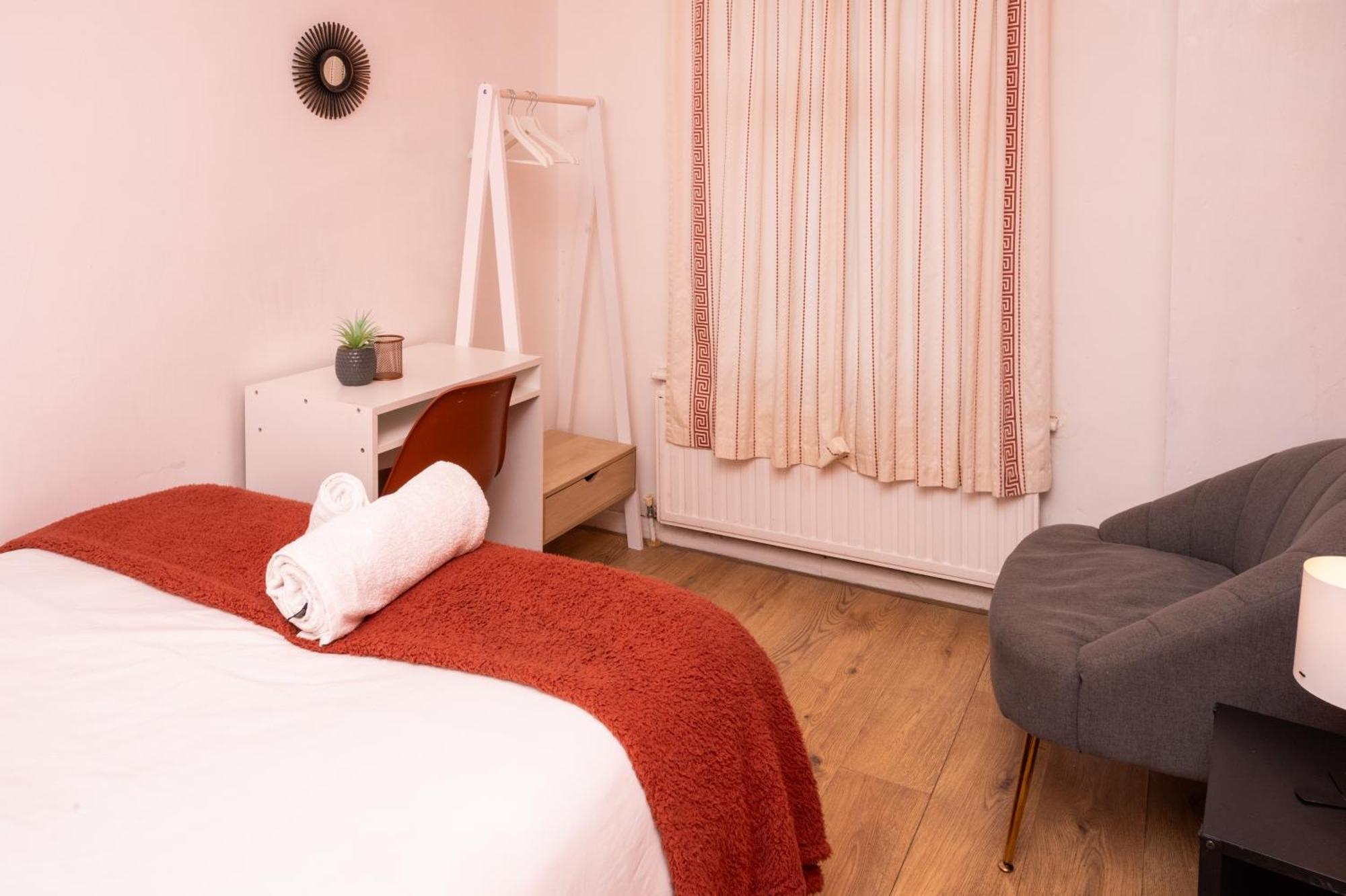 The Private Villa, Centre, 4 Bedrooms, Sleeps 9